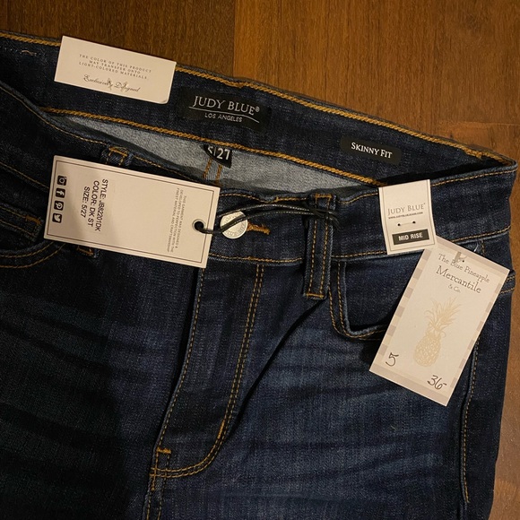 ❣️NWT JUDY BLUE SKINNY❣️ - Picture 2 of 3